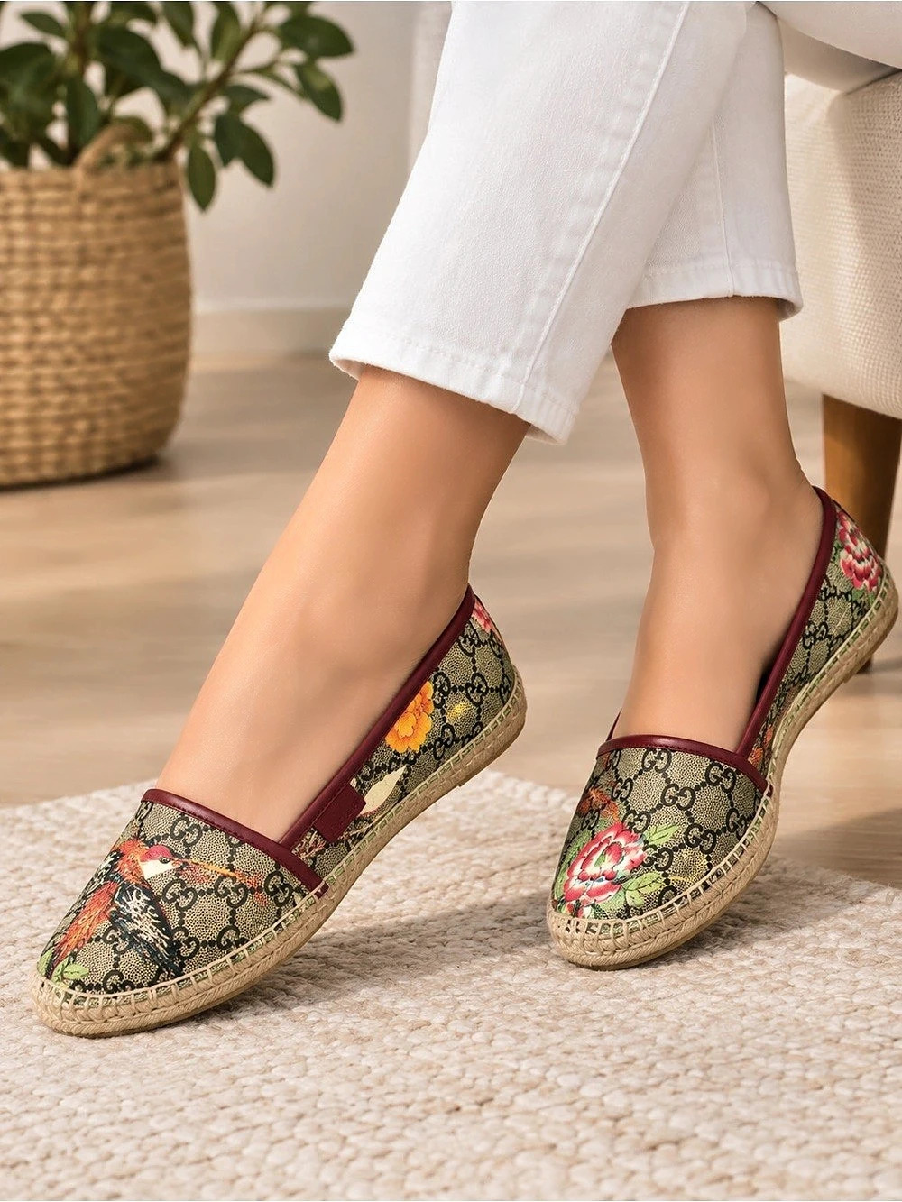 Gucci GG Blooms Supreme Canvas Espadrilles Floral Espadrille Flats in Brown &